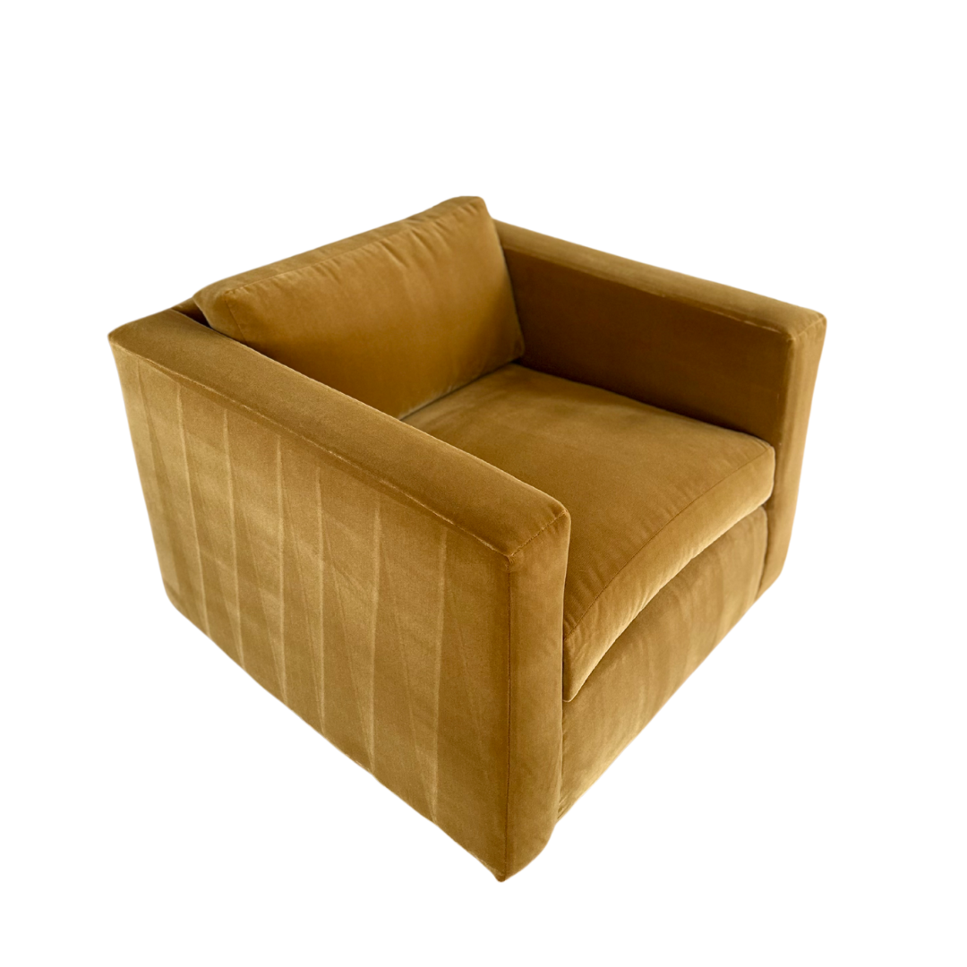 1970s Milo Baughman for Thayer Coggin Club Chair in New Honey Mohair