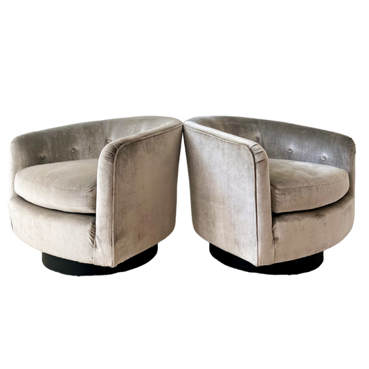 1960s Swivel Club Chairs in the Style of Milo Baughman - a pair