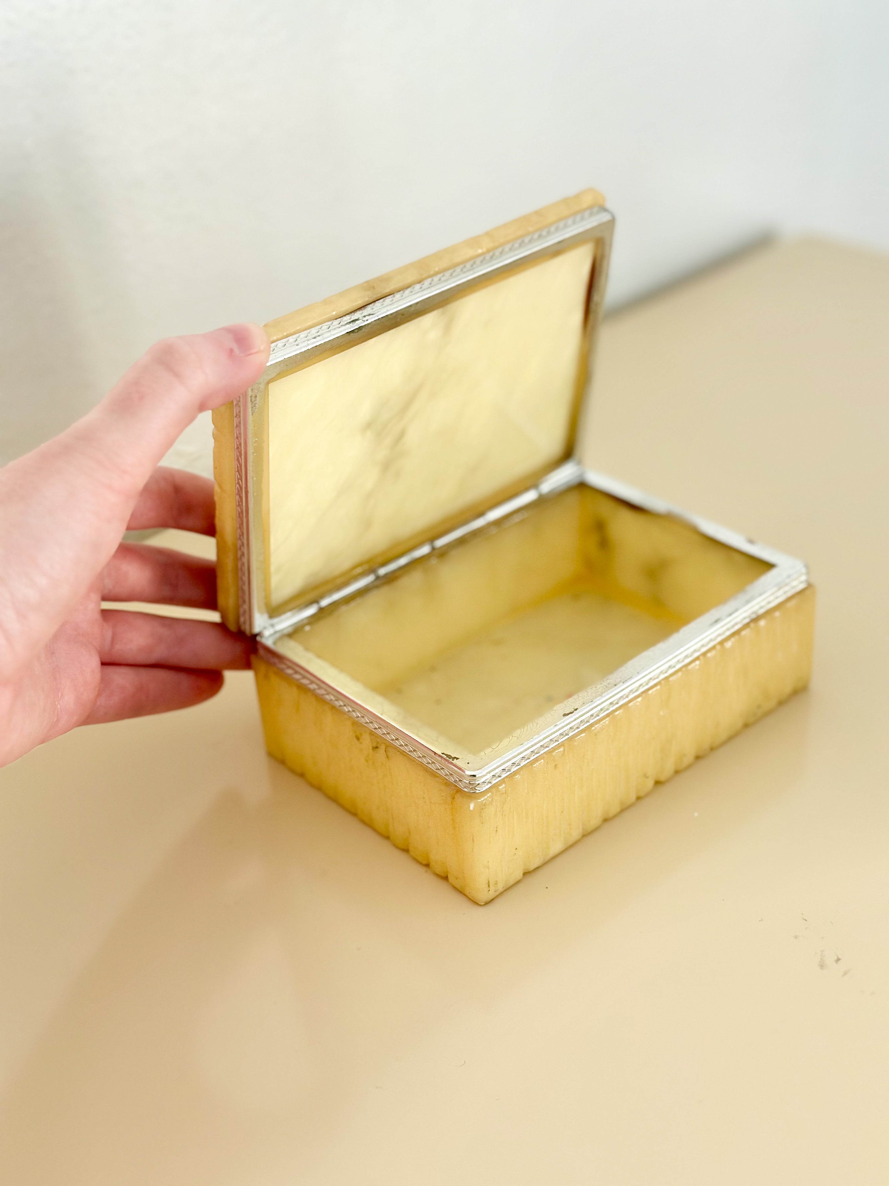 Alabaster Trinket store Box Made in Italy